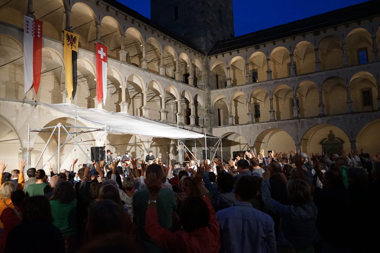 Abendstimmung im Schlosshof — Brig B'rock 2023