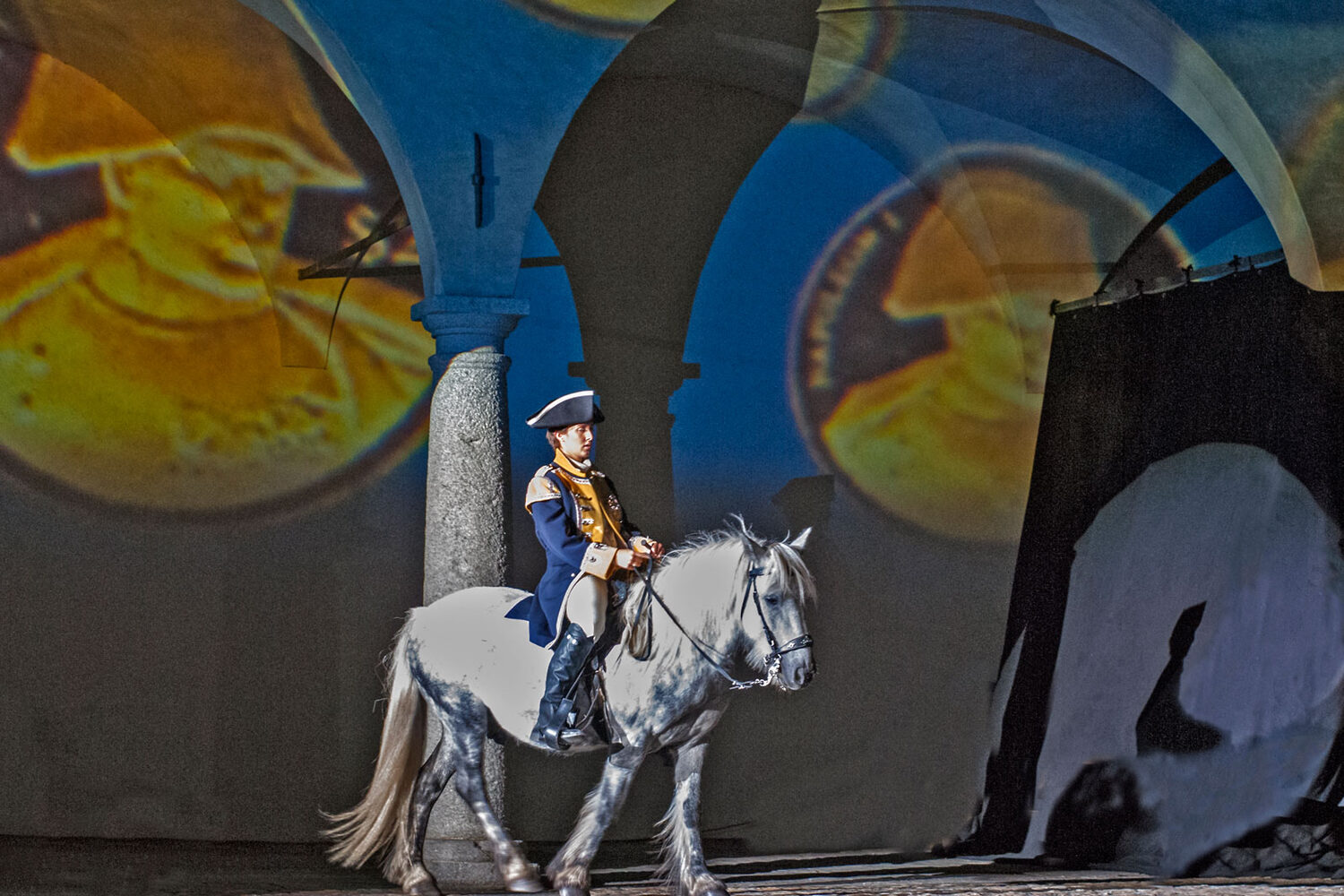 Lichtspektakel mit Pferd im Schlosshof — Light & Music 2015
