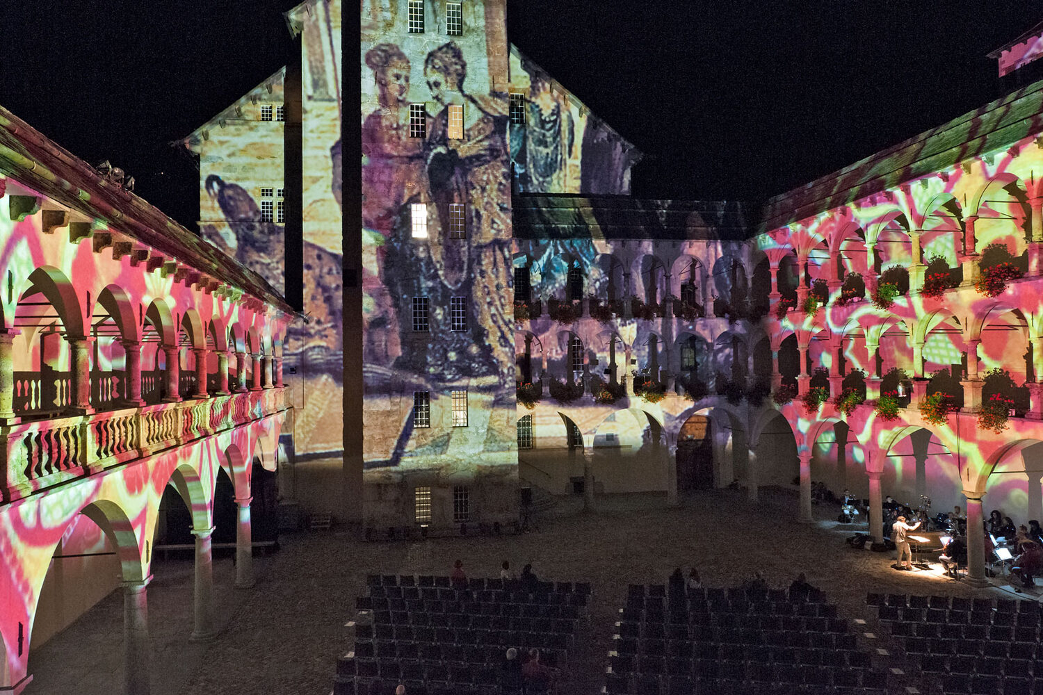 Lichtprojektion auf dem Stockalperschloss — Light & Music 2015